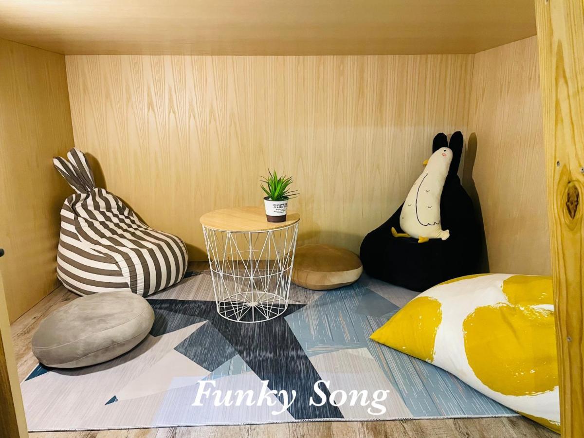 Bed and Breakfast Funky Song Tainan Exterior foto