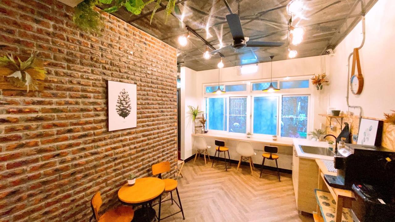 Bed and Breakfast Funky Song Tainan Exterior foto